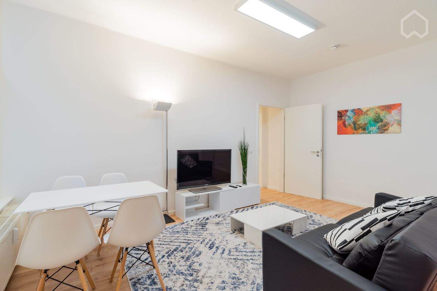 Moderne, stilvolle und sehr zentral gelegene und renovierte Wohnung - mit allem inklusive! – Berlin – Vorschaubild 3