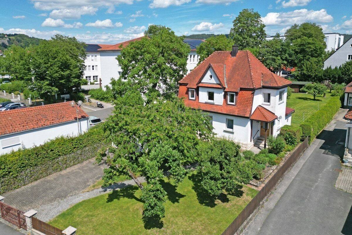 Wohnhaus im Stil einer kleinen Stadtvilla in Kronach-Stadt – Kronach – Vorschaubild 2