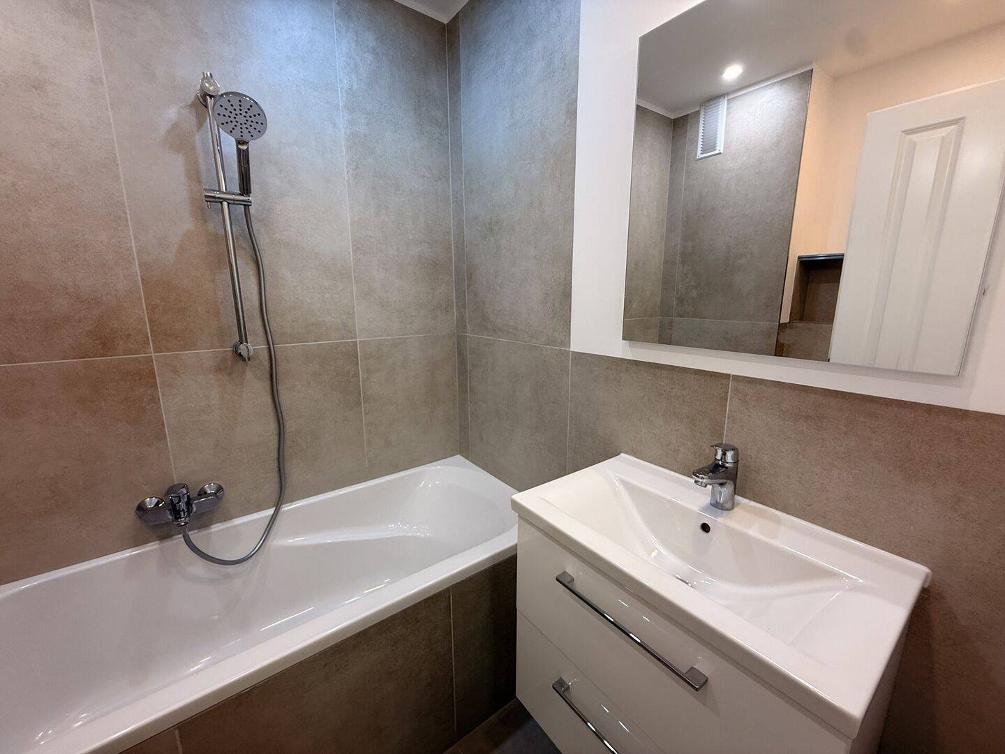 Exklusives Apartment am Mittelweg in Hamburg-Harvestehude! – Hamburg – Vorschaubild 4
