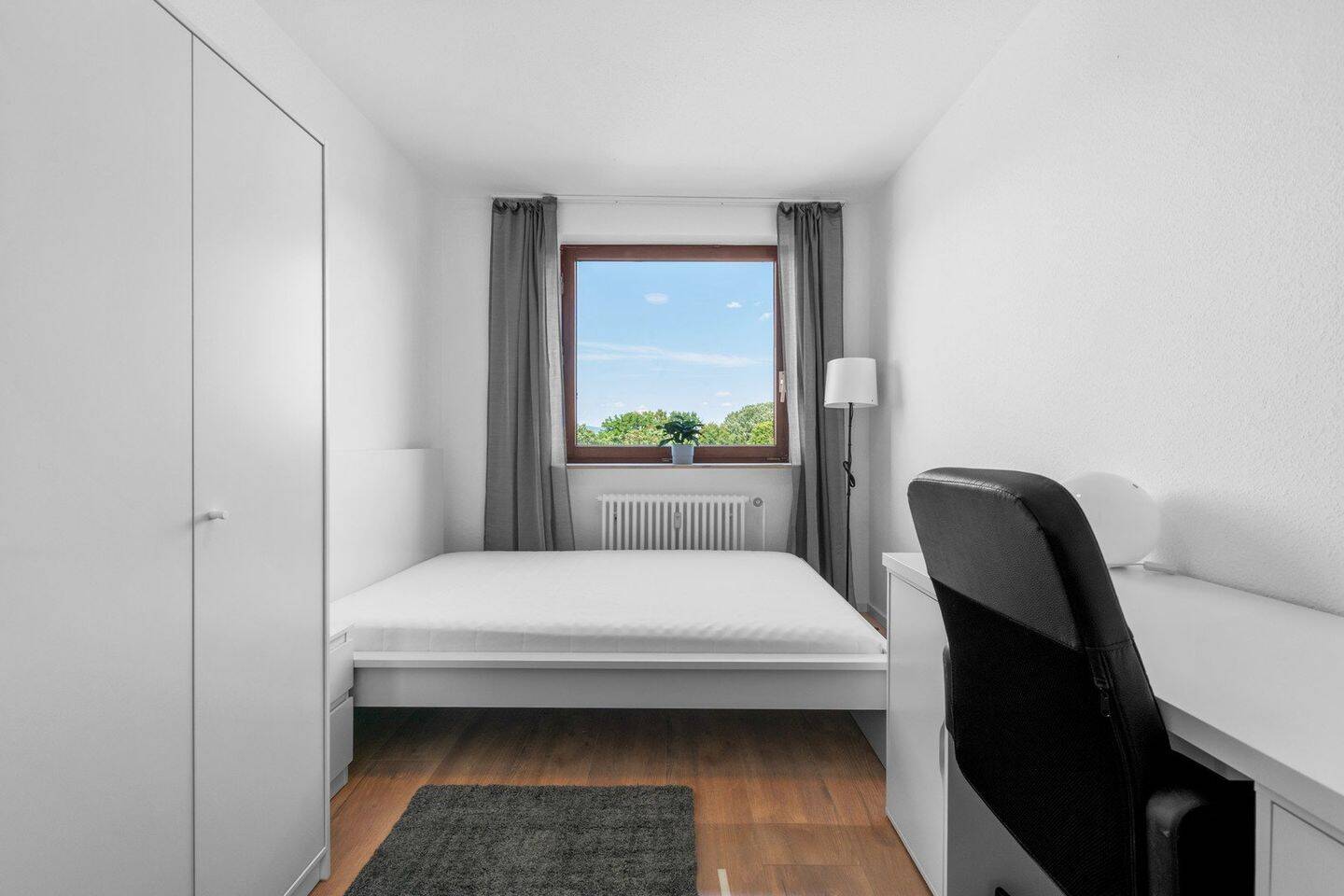 Vollmöblierte Zimmer in moderner 4er-WG (All-Inclusive & Einzugsbereit!) – Frankfurt am Main – Vorschaubild 3
