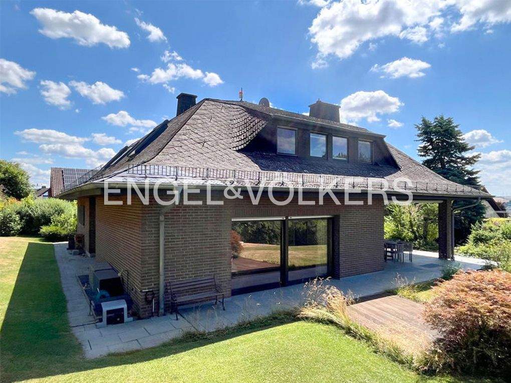 Exklusives Einfamilienhaus auf großem Grundstück in Dietkirchen – Limburg – Bild 1 von 9