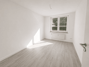 Bezugsbereite 4-Zimmer-Wohnung im Erdgeschoss - frisch umgebaut und vielseitig nutzbar – 1324 Dresden – Vorschaubild 2