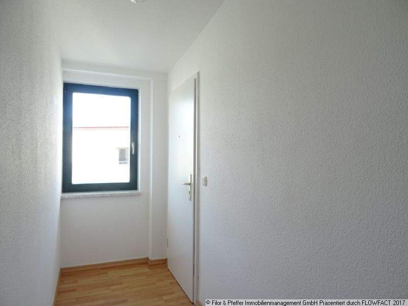 Helle 2-Raum-Wohnung mit Einbauküche über den Dächern von Magdeburg! – Magdeburg – Vorschaubild 6