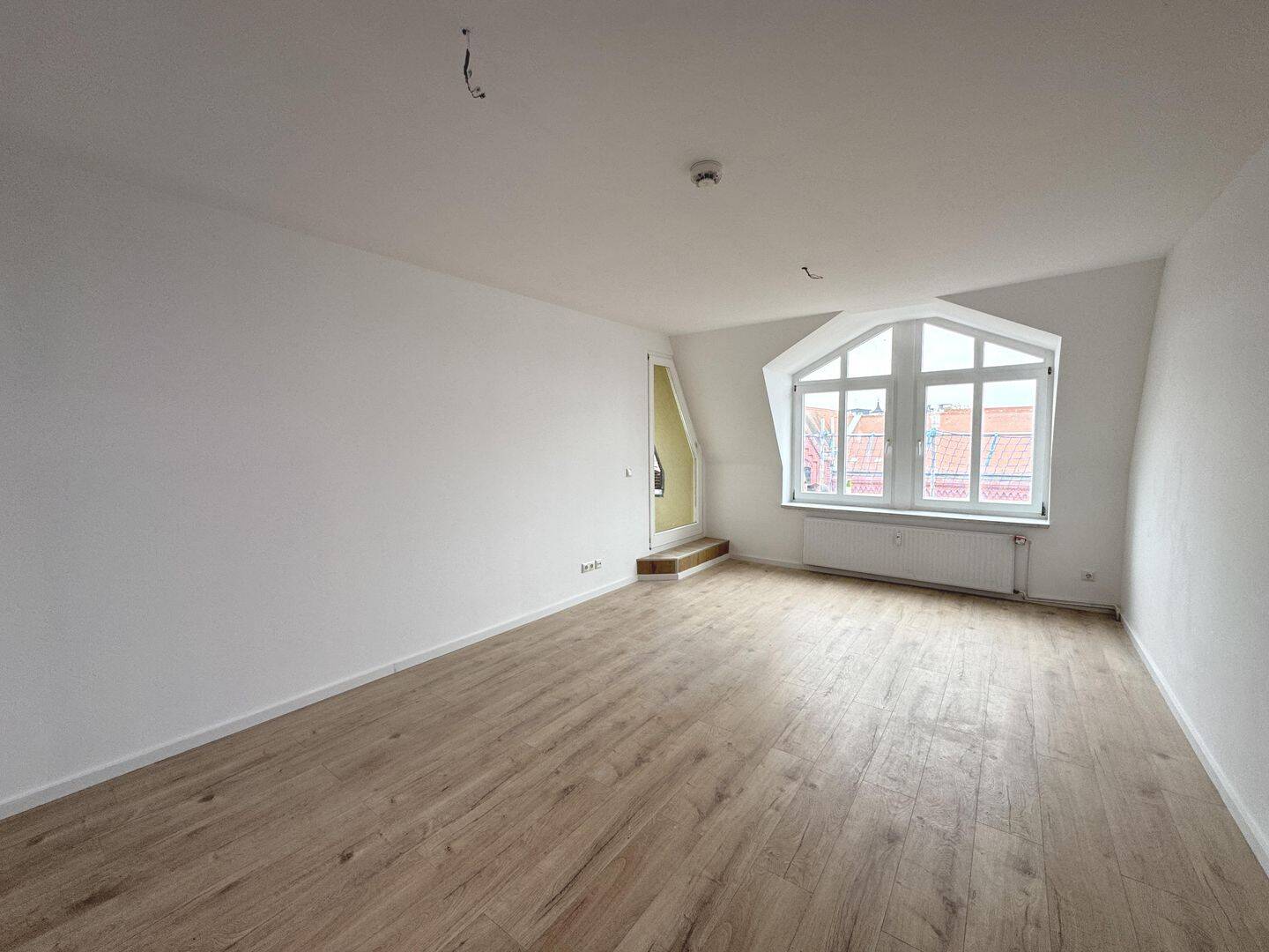 Großzügige Altbauwohnung mit Klimaanlage, Fußbodenheizung & EBK – Magdeburg – Vorschaubild 3