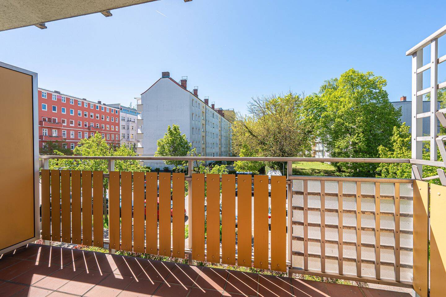 Bezugsfrei | modernisiert | 3 Zimmer | zentral gelegen und ruhig – Berlin – Vorschaubild 3