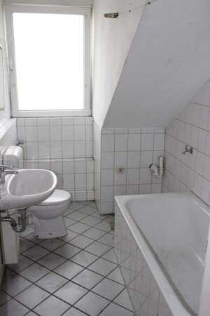 DUISBURG RHEINHAUSEN FRIEMERSHEIM WUNDERSCHÖNE 3 ZKB DACHGESCHOSS-WOHNUNG IN RUHIGER LAGE – 47229 Duisburg – Vorschaubild 6