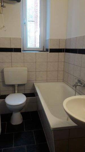 2-Raum-Wohnung mit Kaminofen, EBK und Wanne in zentraler Lage – 99085 Erfurt – Vorschaubild 9