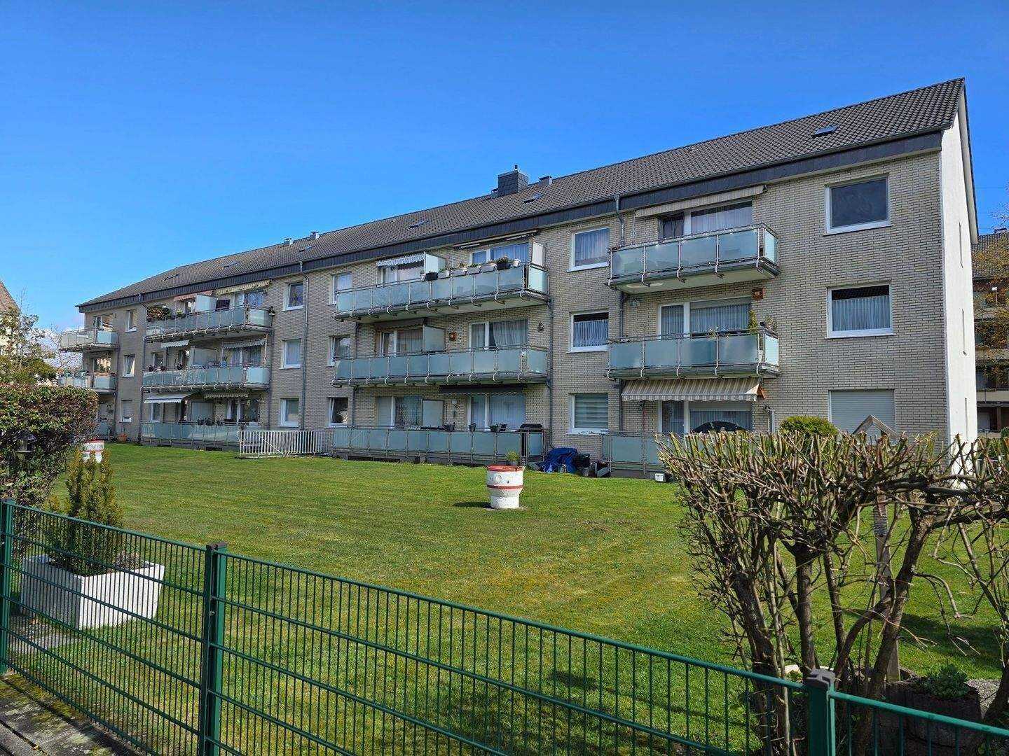 Ruhiges Wohnglück in Sackgassenlage mit Sonnenbalkon !!! – Köln – Vorschaubild 2