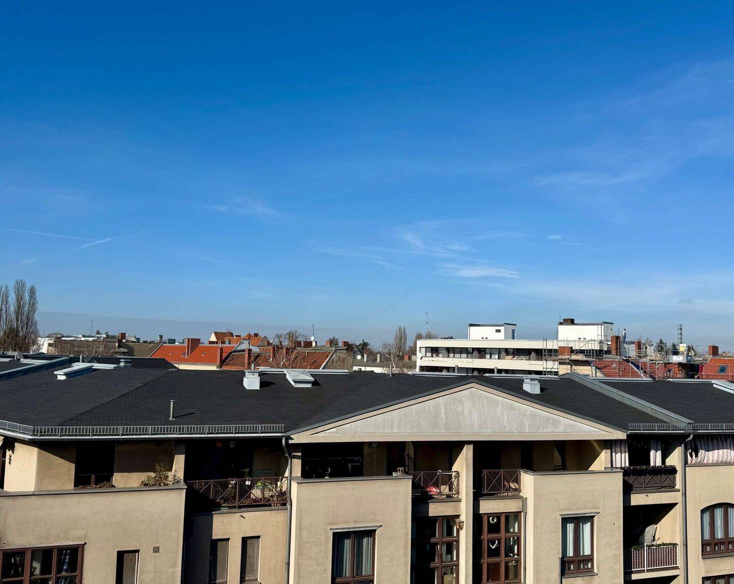 7 Minuten zum Rosenthaler Platz, 13 Minuten zum Ku'damm: Balkon, 2-Zi, bezugsfrei, ruhig, hell – Berlin – Bild 1 von 9