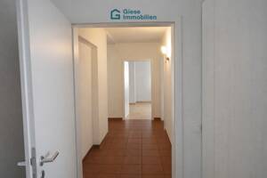 Großzügiges Wohnen: 4 Zimmer mit Balkon und Terrasse – 70188 Stuttgart – Vorschaubild 9