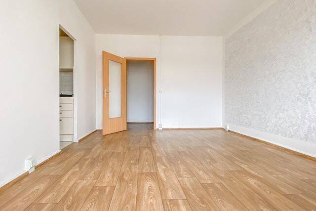 Single-Bude mit Einbauküche & Dusche & Balkon & Aufzug – Chemnitz – Vorschaubild 5