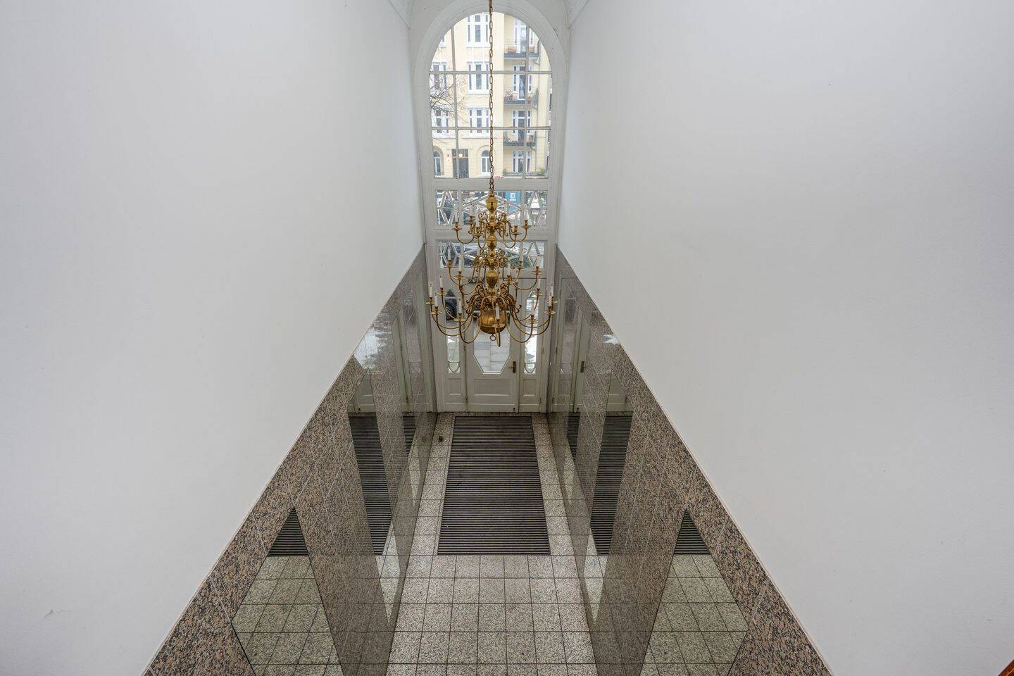 Viel Raum für Ihre Ideen - großzügiger Altbau in beliebter Wohnlage – Hamburg – Vorschaubild 2