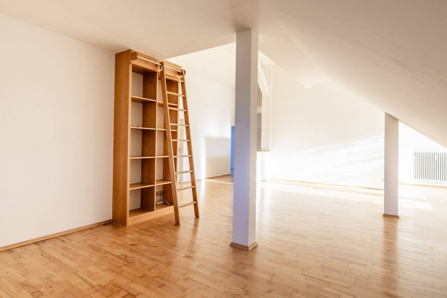 Das besondere Schmuckstück in Obermenzing - einzigartige Dachgeschosswohnung im Loft-Charakter – München – Vorschaubild 4