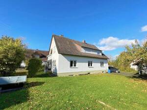 Ein- bis Zweifamilienhaus mit Garage und Werkstatt in Neu-Ulm/Reutti