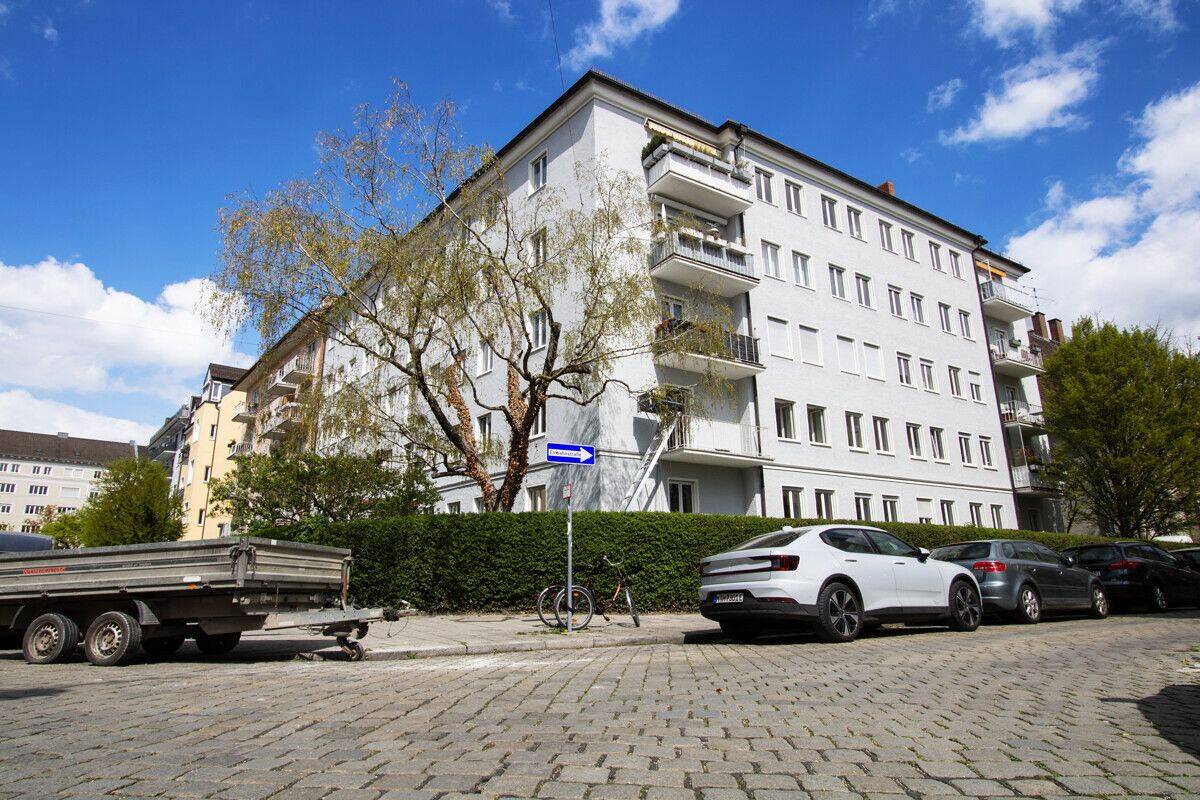 Sonnige 3-Zimmer-Altbauwohnung im Herzen Schwabings! – 80801 München – Bild 1 von 9