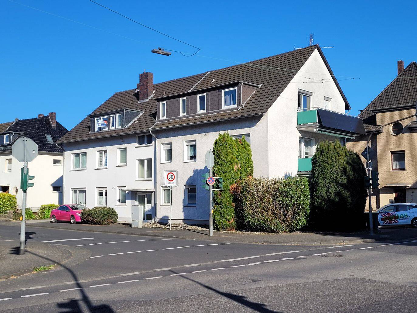 MANNELLA *Zentrale Lage mit Gartennutzung & Garage* Sonnige Dachgeschosswohnung in Troisdorf – Troisdorf – Vorschaubild 5
