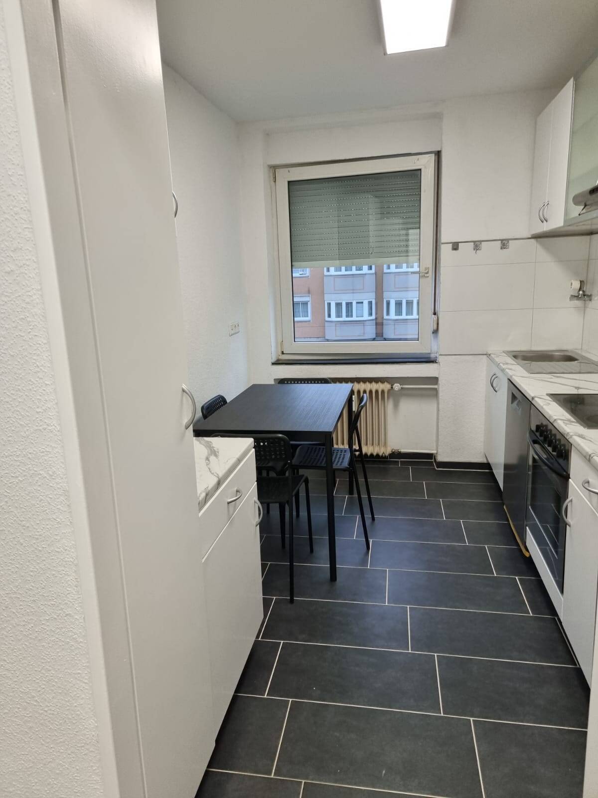 Günstiges Zimmer in WG frei am Entenfang für Berufstätige oder Studenten super Bahn Anbindung, 12 qm