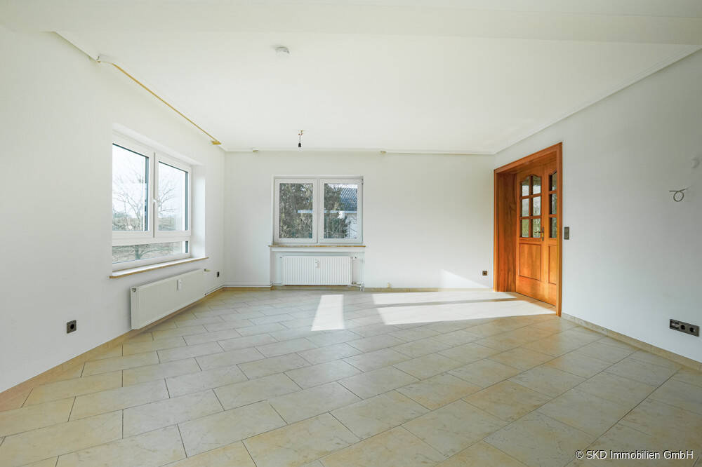 Waldbrunn: Großzügige und lichtdurchflutete 3 Zimmer-Wohnung mit Balkon!