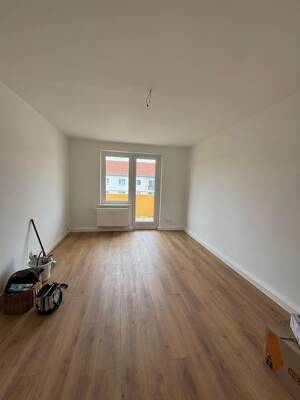 Helle 2-Raumwohnung mit Einbauküche, modernem Bad zu vermieten – 1237 Dresden – Vorschaubild 7