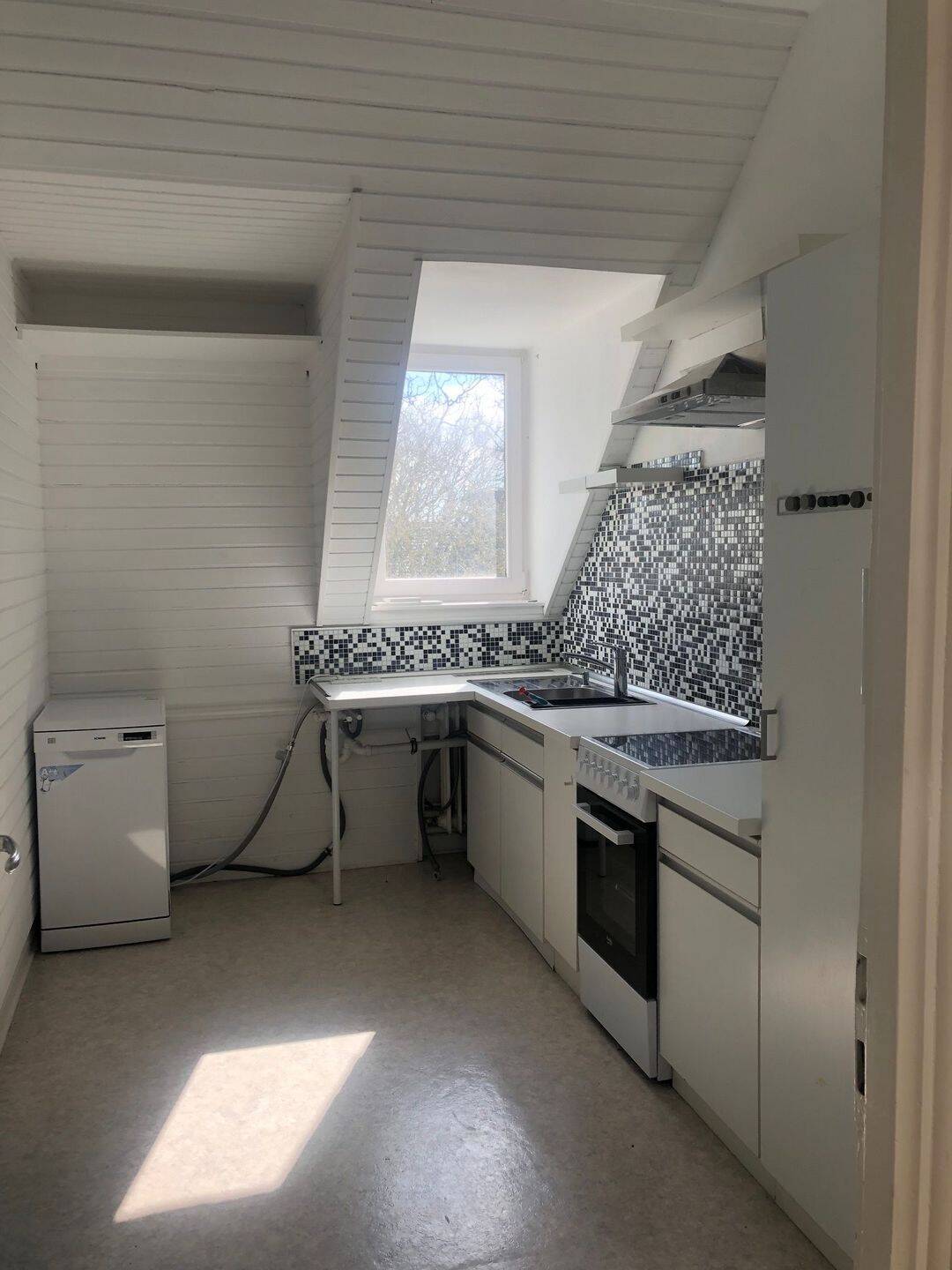 Zwei-Zimmer-Whg mit Südbalkon für zwei Jahre – Wiesbaden – Vorschaubild 5