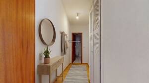 Sanierungsbedürftige Einzimmerwohnung mit Stellplatz – 60437 Frankfurt am Main – Vorschaubild 3