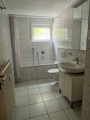Schöne 2,5 Zimmerwohnung mit Wintergarten in zentraler Lage – 70327 Stuttgart – Vorschaubild 3