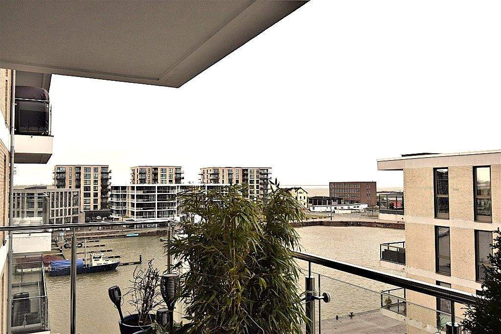 Kapitalanlage: Mitte // 2-Zimmer-Wohnung mit Ausblick auf den Neuen Hafen und die Weser