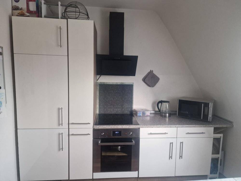 Gut geschnittene DG-Wohnung mit Einbauküche – Saarbrücken – Vorschaubild 2