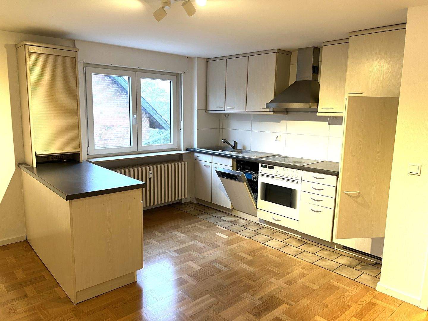 !! Helle sanierte 2 Zimmer-DG-Wohnung mit EBK – Mannheim – Vorschaubild 2