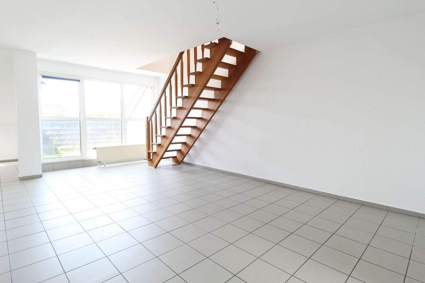 Zwei Ebenen, viele Möglichkeiten - Maisonette mit Entwicklungschance in Mönchengladbach-Holt – Mönchengladbach – Bild 1 von 9