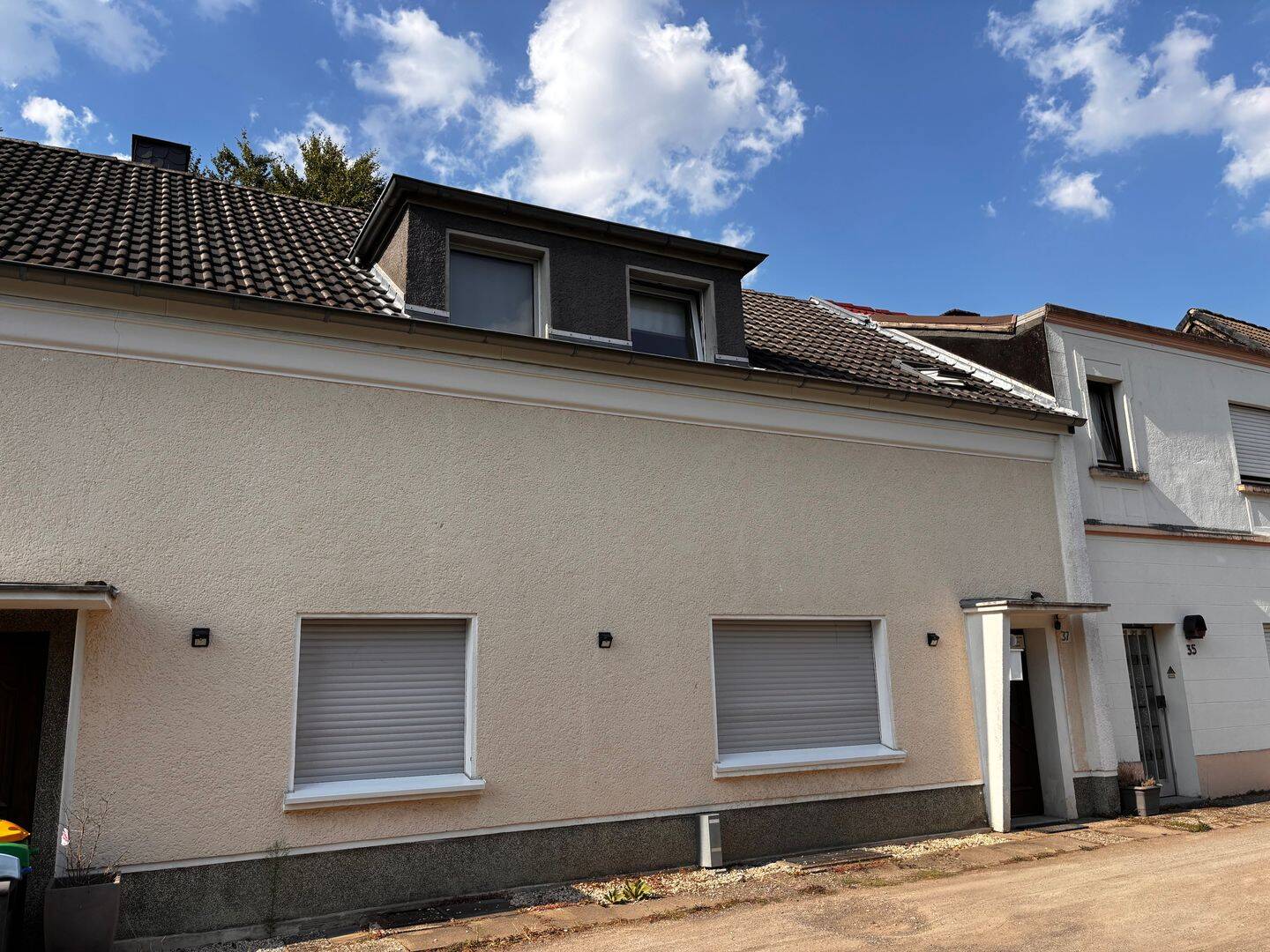 MODERN UND STILVOLL WOHNEN INKLUSIVE REIHENHAUSGEFÜHL EIGENTUMSWOHNUNG MIT 4-5 ZIMMERN, TERRASSE UND GARTEN – Dortmund – Vorschaubild 2
