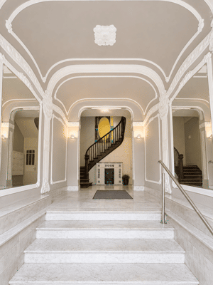 Jugendstil-Grandesse beim Innocentiapark: 217 m², 6,5 Zimmer & zwei Balkone in Harvestehude – 20144 Hamburg – Vorschaubild 2