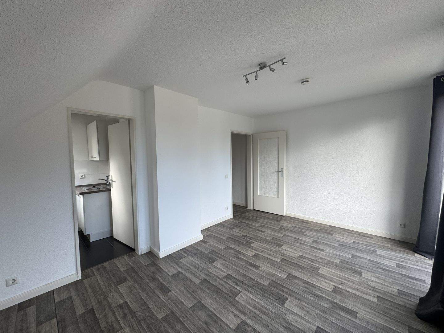 Modernisierte 1,5 -Zimmer-Wohnung mit ca. 36 m² Wohnfläche in zentraler Lage von Seevetal-Maschen