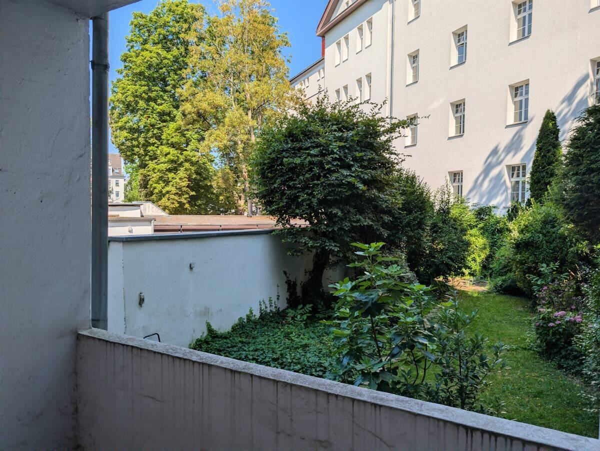 Freie Erdgeschosswohnung mit Balkon in Pempelfort ! Sanierungsprojekt für Handwerker & Investoren – Düsseldorf – Vorschaubild 2