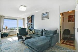 Schön hoch: Wohnung frei zum Selbstbezug oder für Anleger, 2-Zi., ruhige Lage, München-SOLLN – 81477 München – Vorschaubild 4
