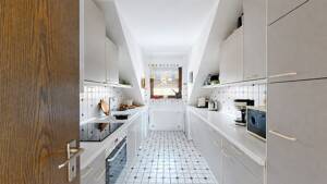 Gepflegte Zwei- bis Drei-Zimmer-Dachgeschosswohnung mit Dachloggia – 60528 Frankfurt am Main – Vorschaubild 6