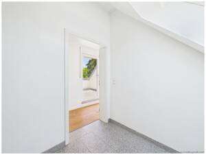 Lichtdurchflutetes Penthouse-Feeling mit Südterrasse - moderne 3-Zimmer-Wohnung mit Blick ins Grüne – 81249 München – Vorschaubild 5