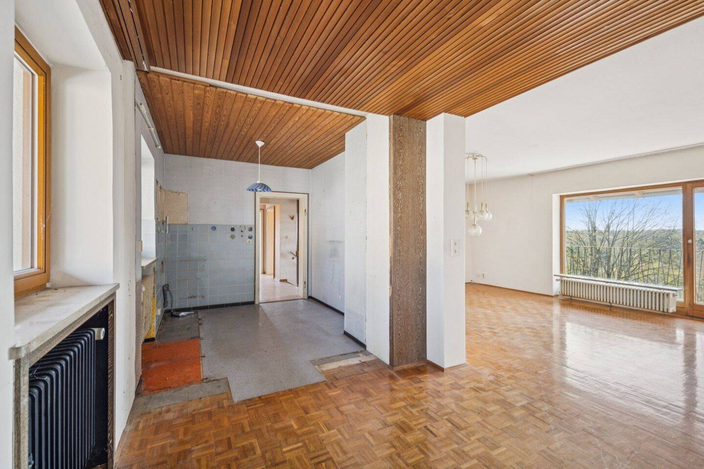 PROJEKT MIT WEITBLICK: Einfamilienhaus in Traumlage mit spektakulärem Modernisierungspotenzial – Kirchseeon – Vorschaubild 4