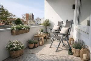 Renovierungsbedürftige 2-Zimmer-Etagenwohnung mit Balkon und Garagenstellplatz