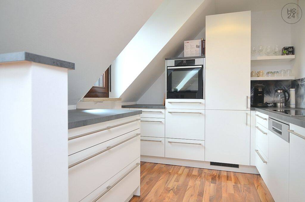 Hochwertig möblierte 2-Zimmer-Wohnung mit Balkon und Garage in Nürnberg/ St.-Jobst