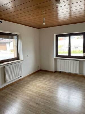 Gemütliche 4,5-Zimmer-Wohnung mit zugehörigem Innenhof – 96199 Zapfendorf – Vorschaubild 1