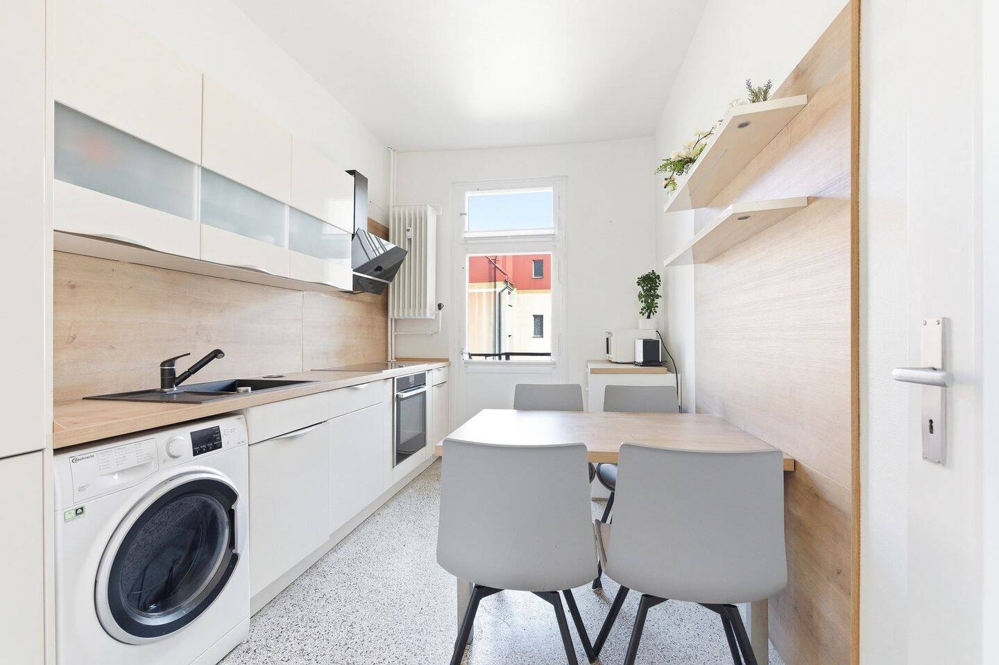 Charmantes Apartment mit Balkon in begehrter Lage von Berlin-Charlottenburg – Berlin – Vorschaubild 2