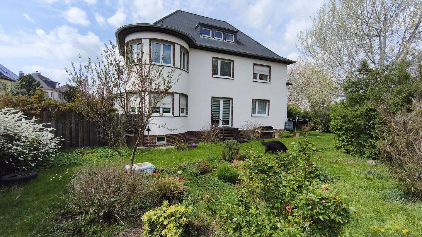 Freistehende Architekten-Villa mit außergewöhnlicher Substanz - sofort verfügbar