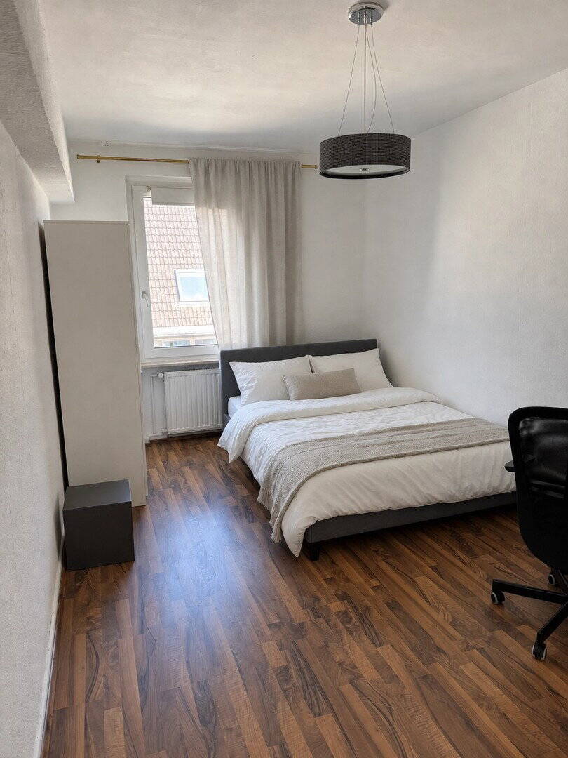 Girls only: WG-Zimmer mit Balkon in Düsseldorf?? U-Bahn Nähe?? Erstbezug nach Renovierung