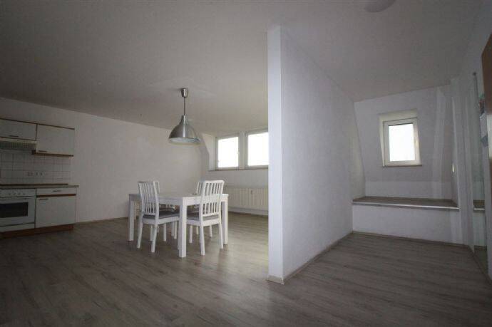 offenes Wohnen! großzügige 2-Zimmer im Dach mit Einbauküche!! – Plauen – Vorschaubild 3