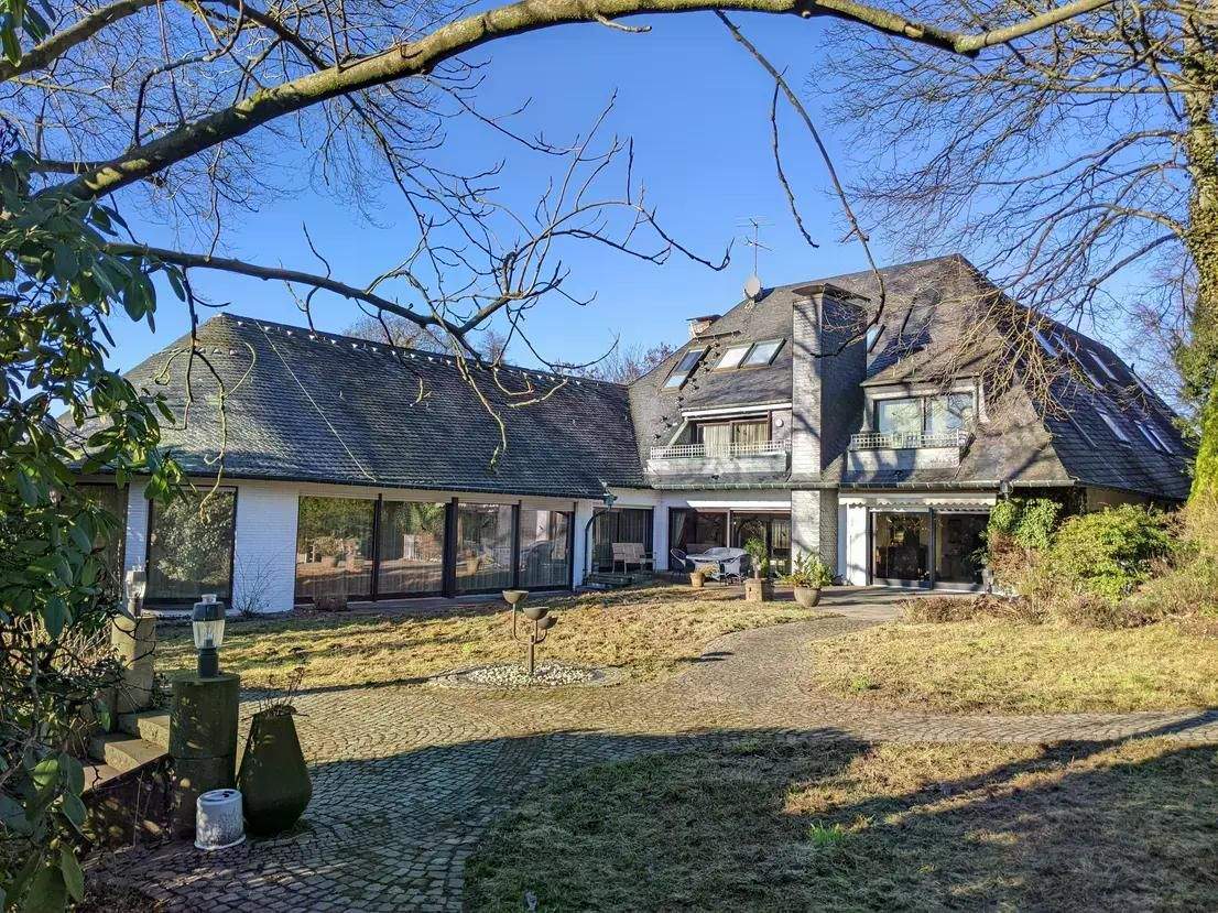 Villa mit Pool + Einliegerwohnung + 2.752m² Grundstück + Provisionsfrei !