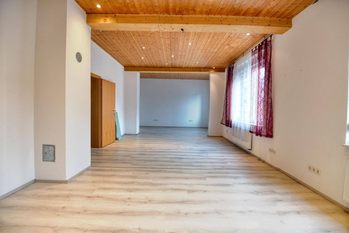 Bezugfsfreie 6 ZKBB mit XL-Panoramaterrasse & Gemeinschaftsgarten | Gepflegtes 2FH mit Garage – Mannheim – Vorschaubild 2