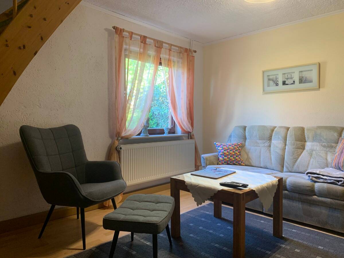 Möblierte Wohnung in idyllischem kleinen Haus - frühestens verfügbar ab November 2025