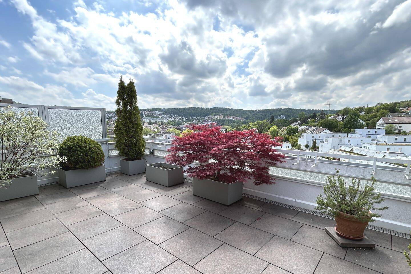 Großzügige Penthouse Wohnung mit separaten Arbeitszimmer-Zugang!
