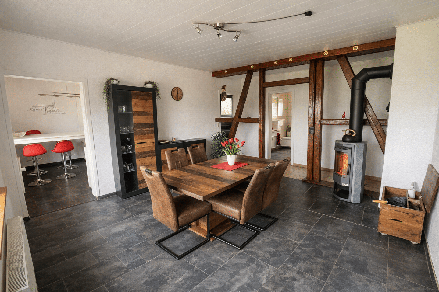 Großzügiges Zweifamilienhaus nahe Edersee mit großem Garten und Ausbaupotenzial – Waldeck – Bild 1 von 9